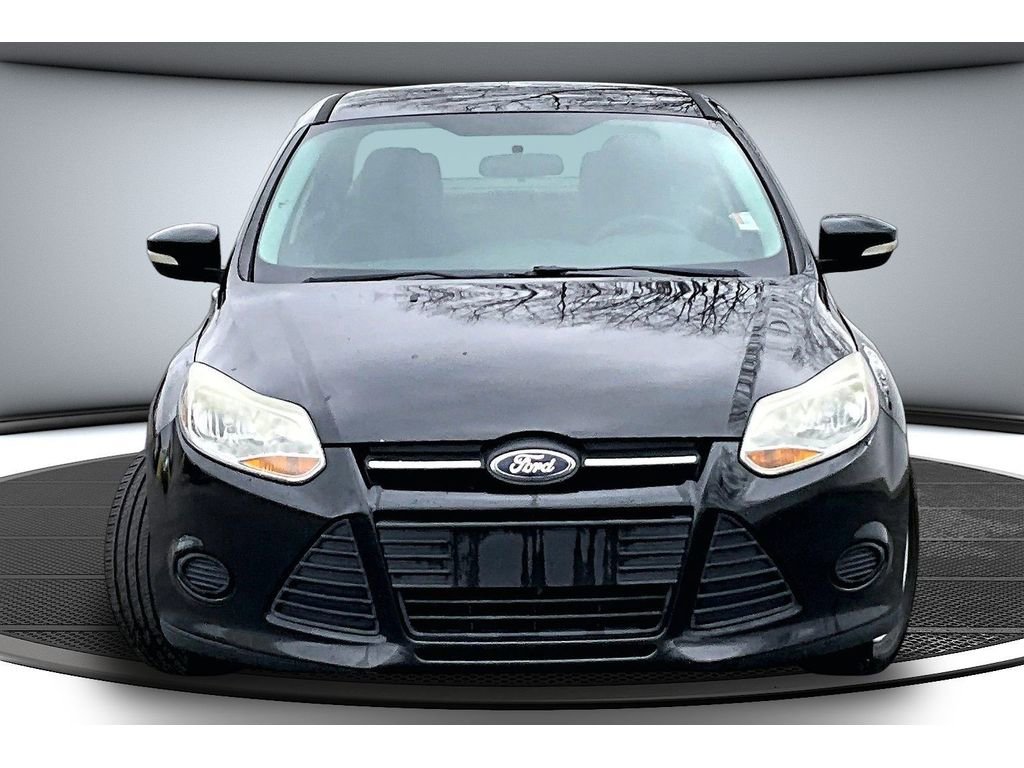 Used 2014 Ford Focus SE w/ SE Winter Package image 4