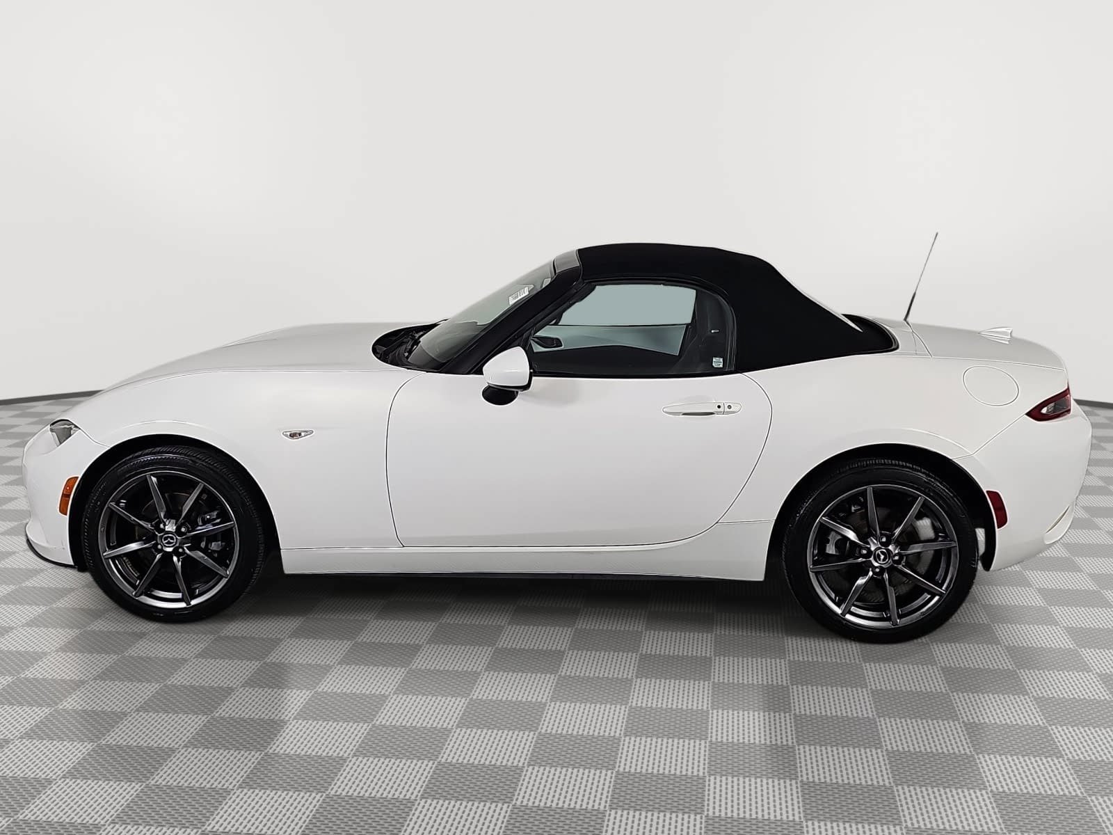 Used 2016 MAZDA MX-5 Miata Grand Touring RWD image 5