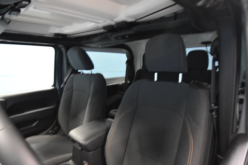 Used 2025 Jeep Wrangler Sport AWD/4WD image 19