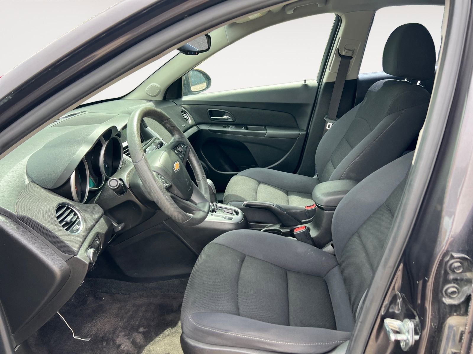 Used 2016 Chevrolet Cruze LT w/ Technology Package image 9