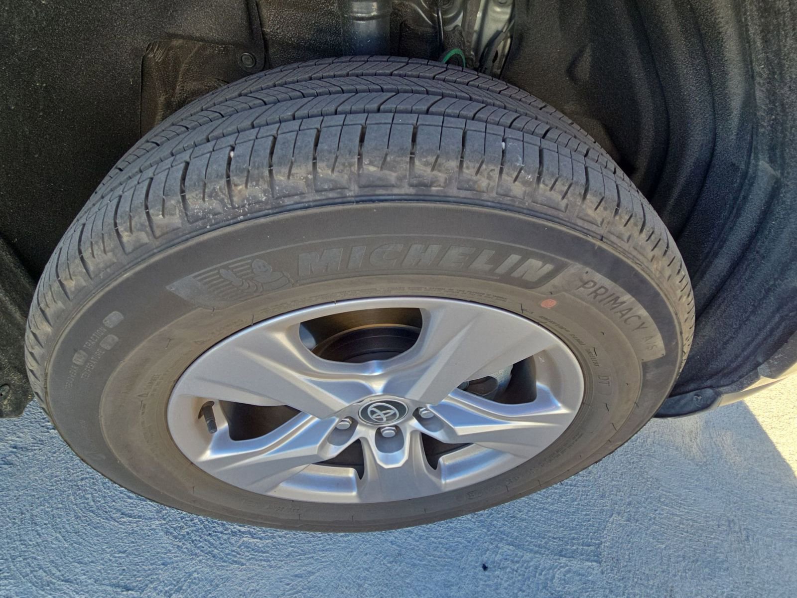 Used 2025 Toyota RAV4 XLE image 10