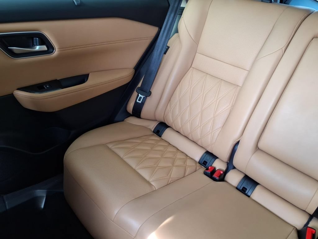 Used 2023 Nissan Rogue Platinum FWD image 16