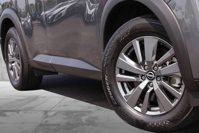 Certified 2025 Nissan Pathfinder SV w/ SV Premium Package FWD image 3