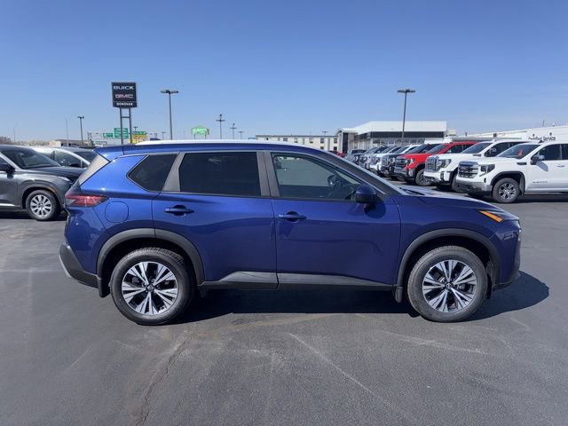 Used 2023 Nissan Rogue SV w/ SV Premium B Package image 2