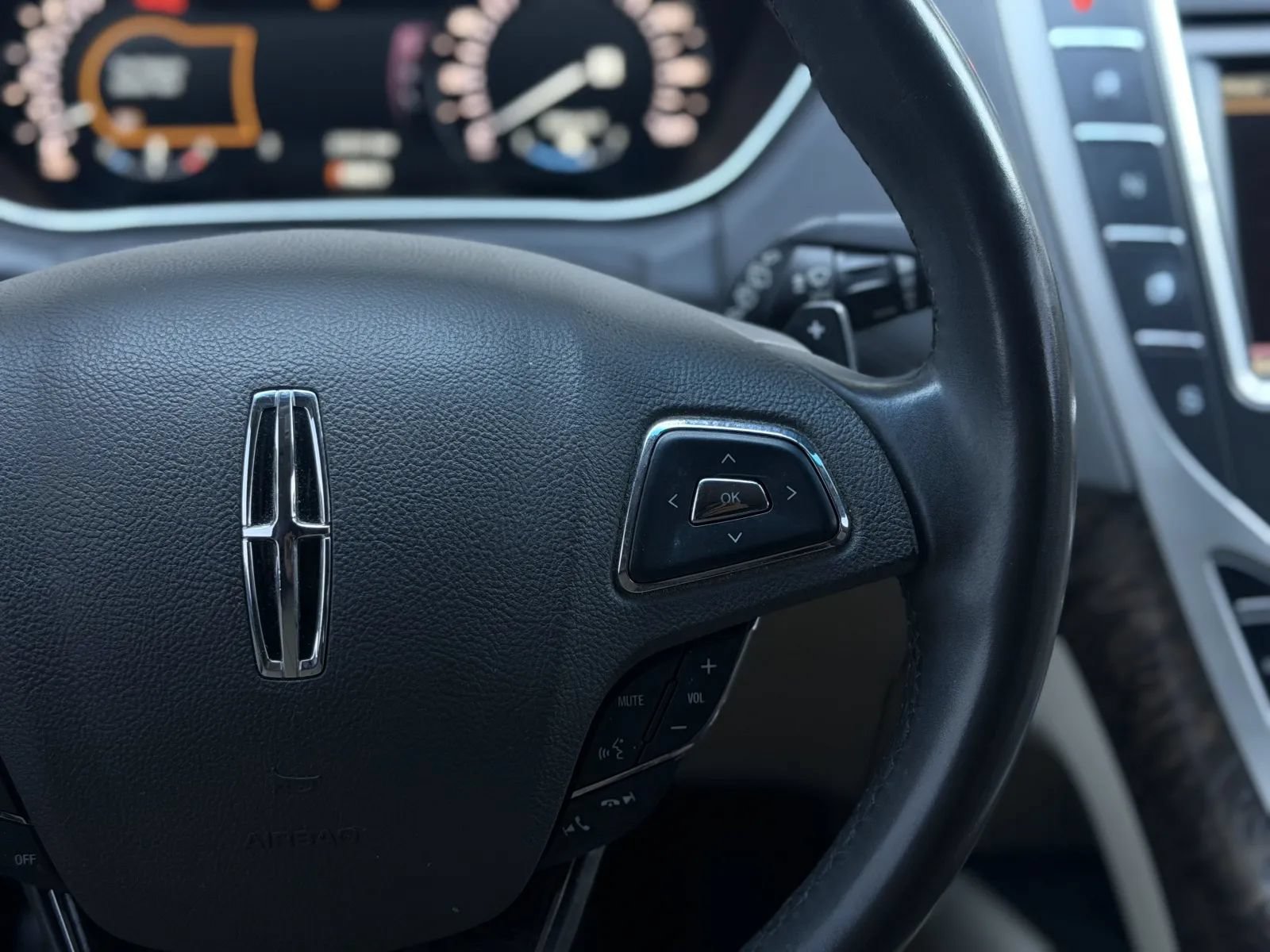 Used 2016 Lincoln MKX Reserve FWD image 22