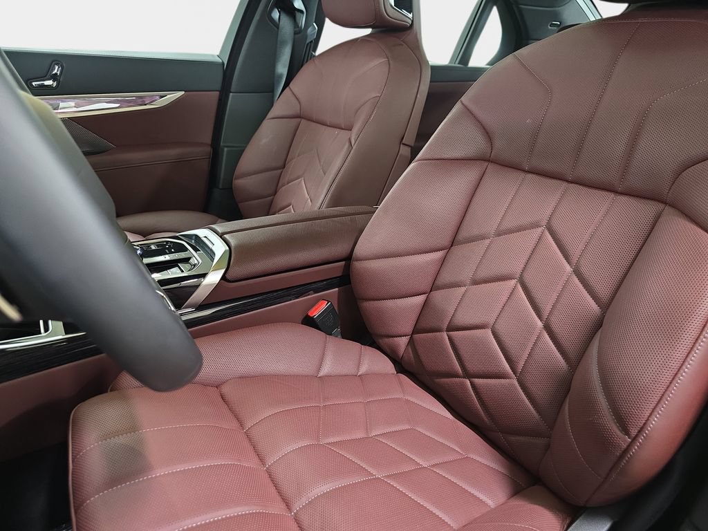 Used 2026 BMW 740i RWD image 17