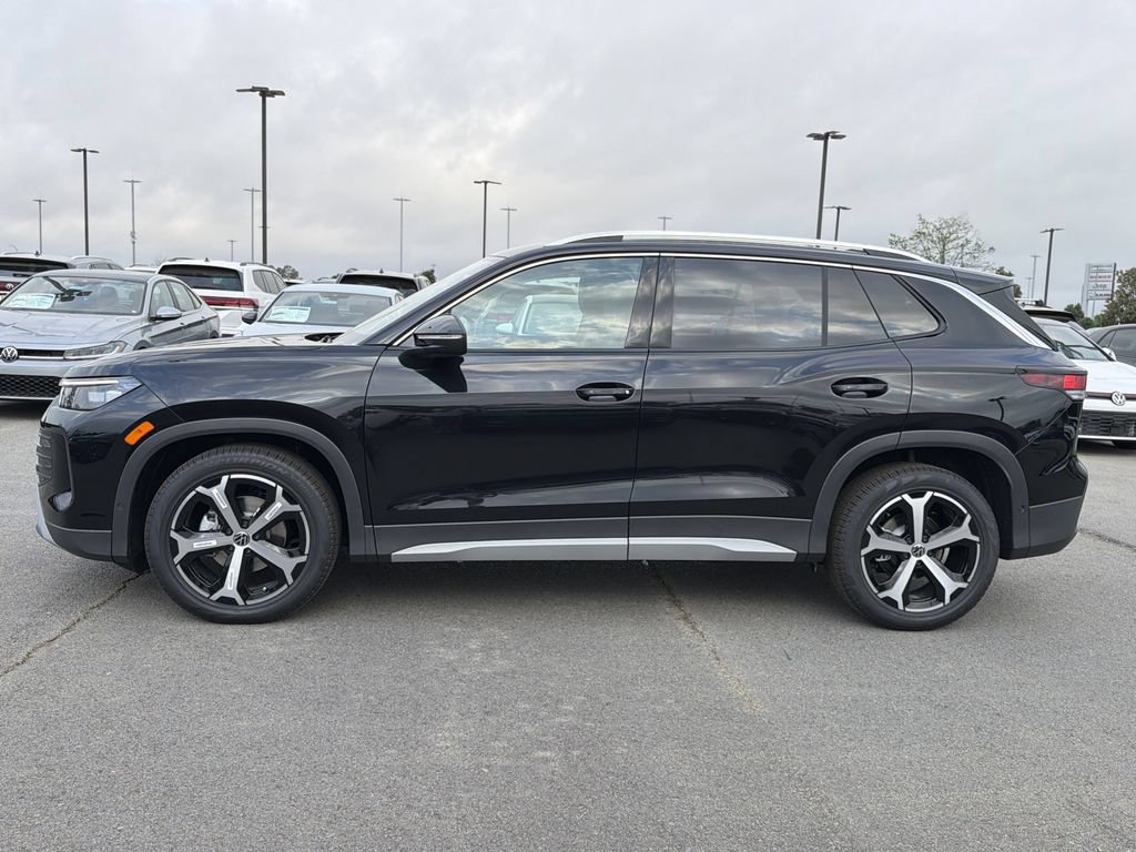 New 2026 Volkswagen Tiguan SE FWD image 2