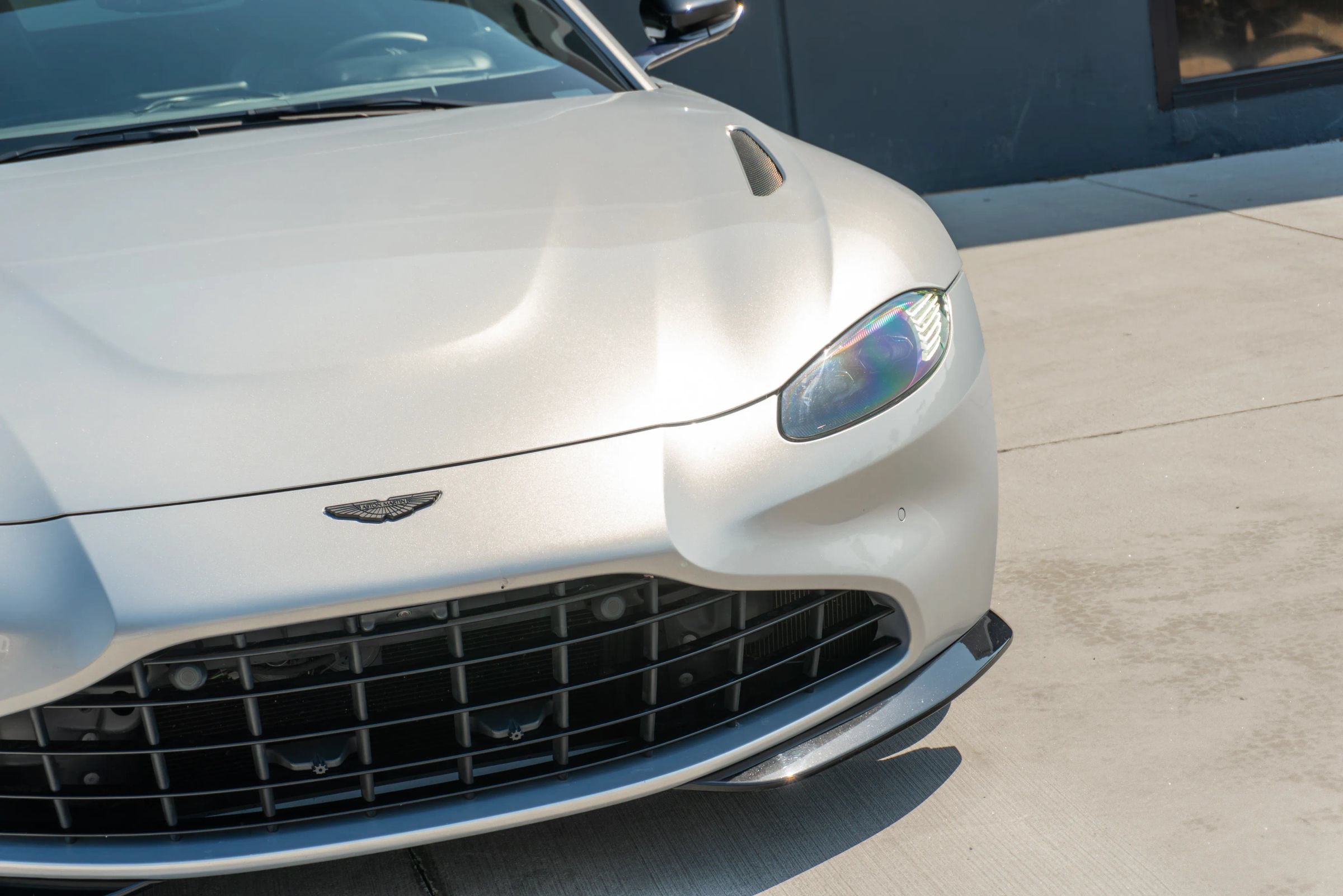 Used 2022 Aston Martin V8 Vantage Roadster RWD image 28
