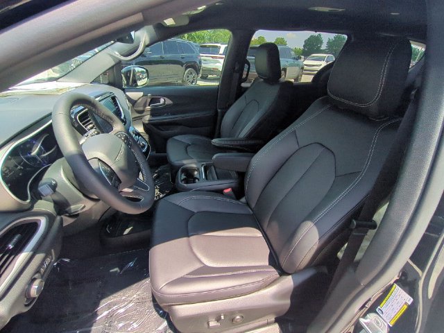 New 2027 Chrysler Pacifica LX FWD image 16