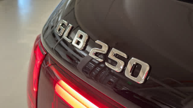 Certified 2026 Mercedes-Benz GLB 250 4MATIC image 9