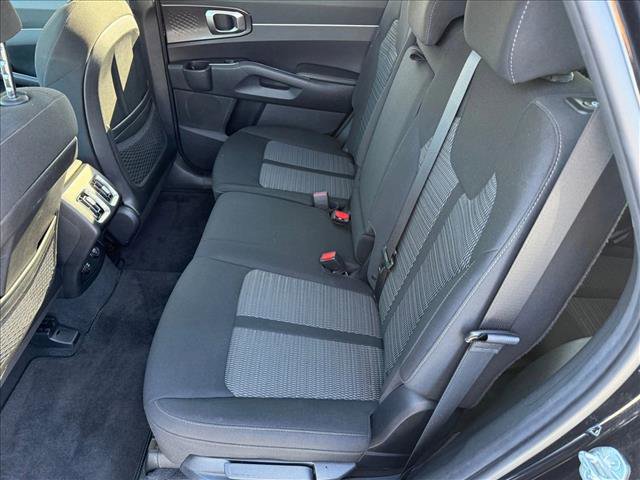 Used 2023 Kia Sorento LX image 20