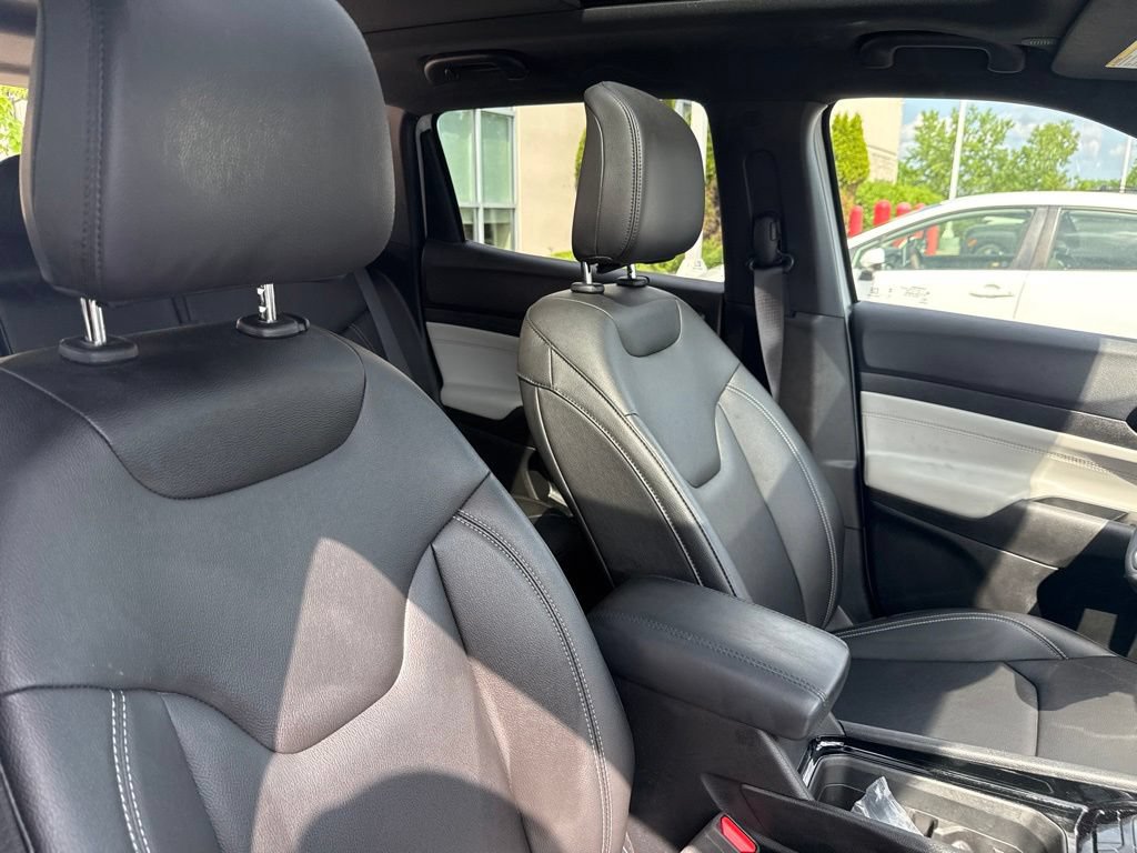 Used 2025 Jeep Compass Limited w/ Sun & Sound Group AWD/4WD image 25