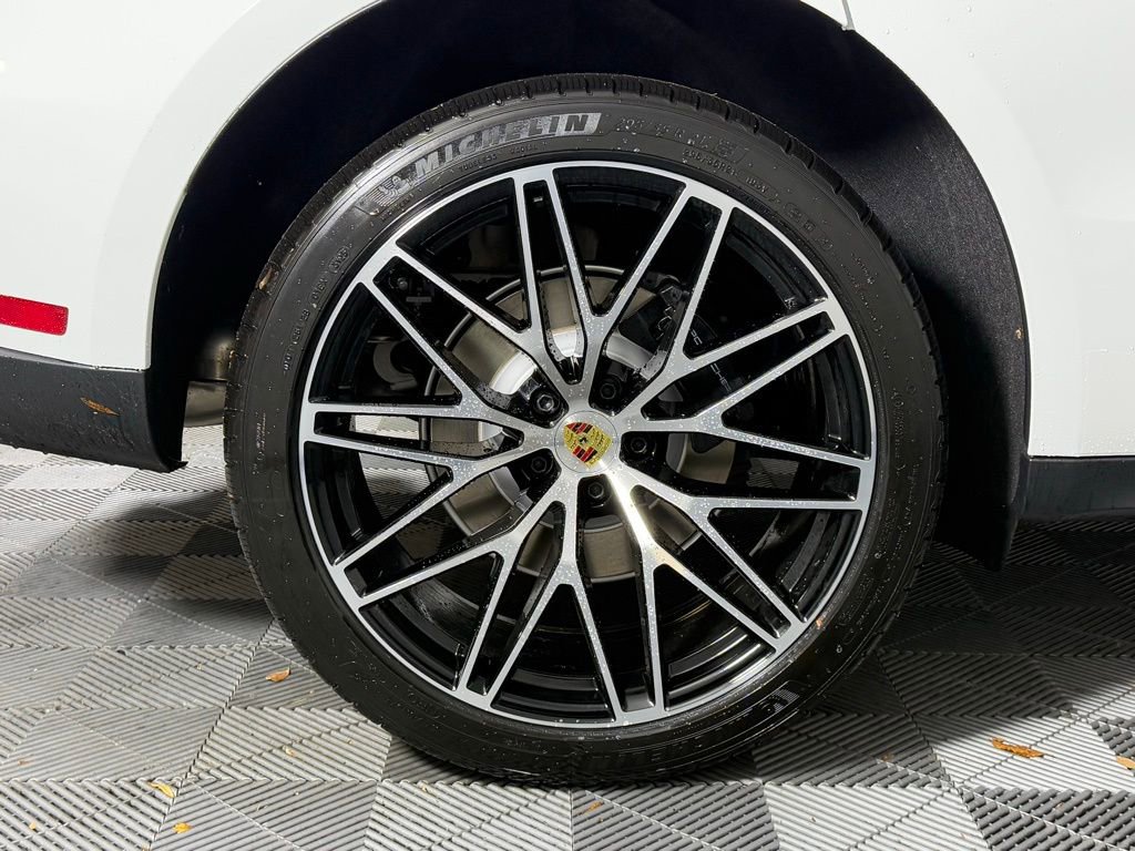 New 2026 Porsche Macan image 13