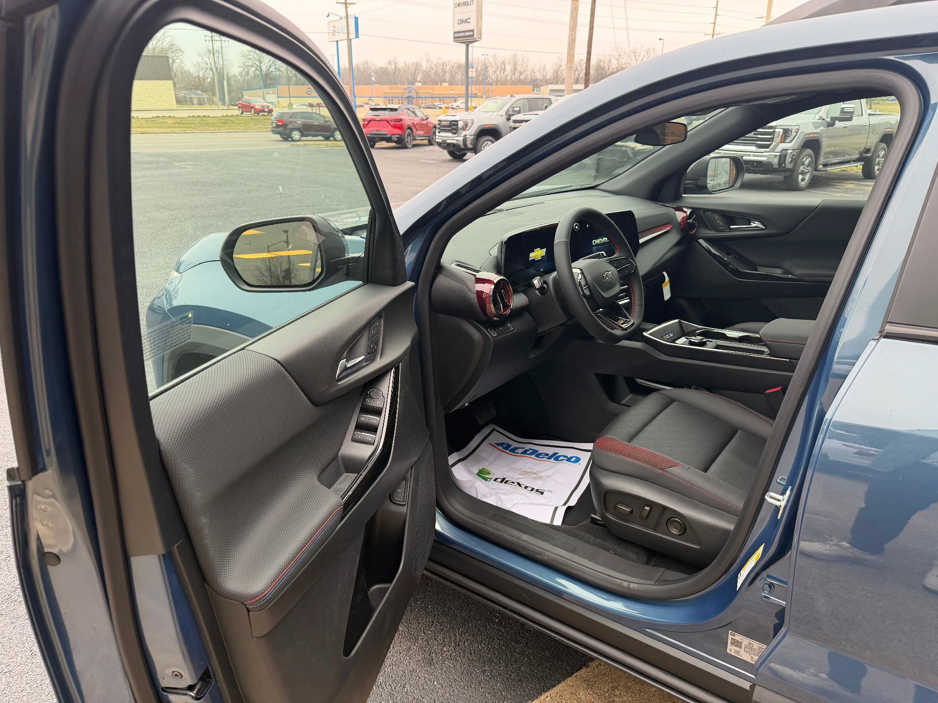 New 2026 Chevrolet Equinox RS w/ Convenience Package III FWD image 8