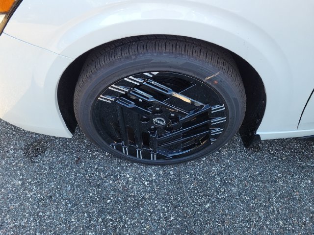 New 2027 Nissan Sentra SR w/ Floor Mat Package FWD image 5