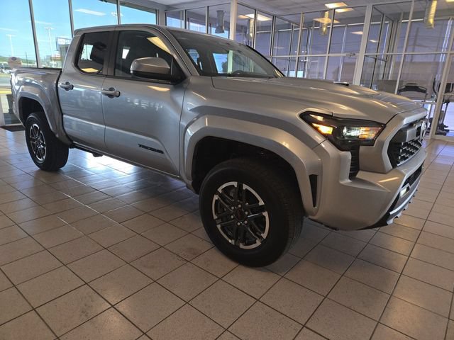 Used 2025 Toyota Tacoma TRD Sport AWD/4WD image 2