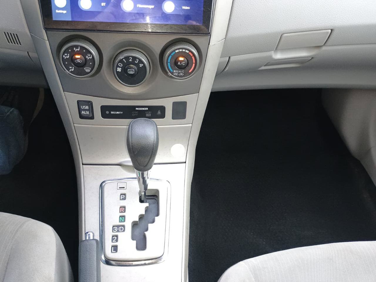 Used 2013 Toyota Corolla LE FWD image 12