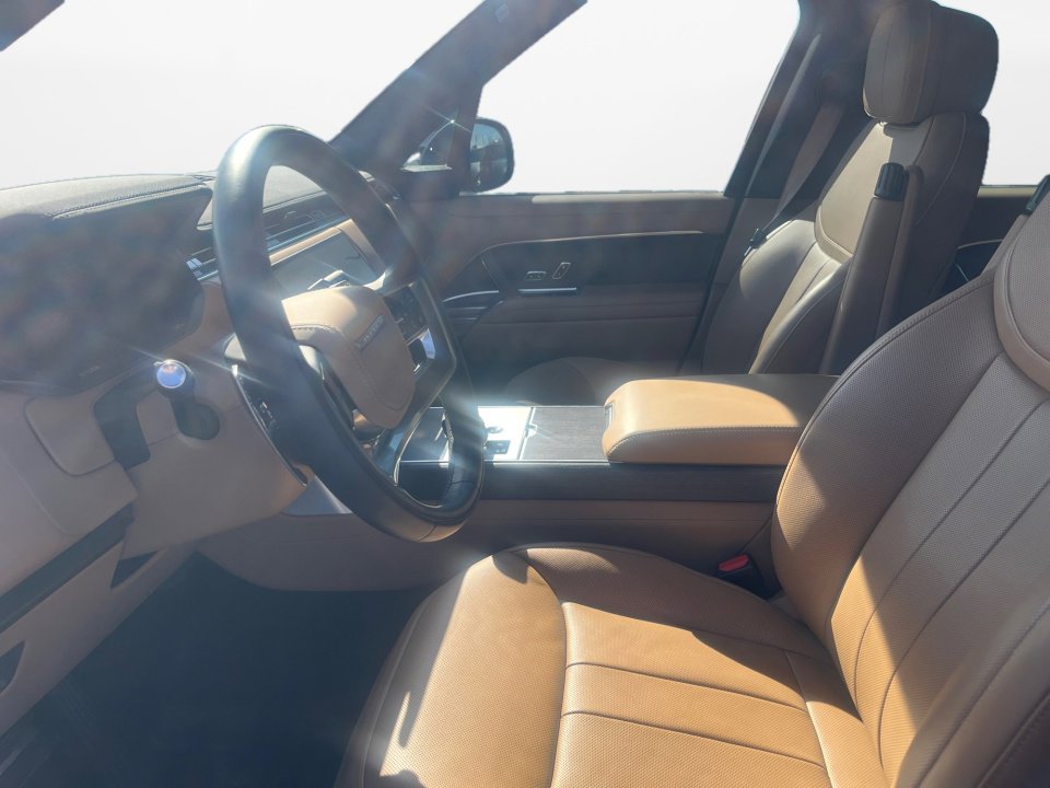 Certified 2024 Land Rover Range Rover SE AWD/4WD image 9