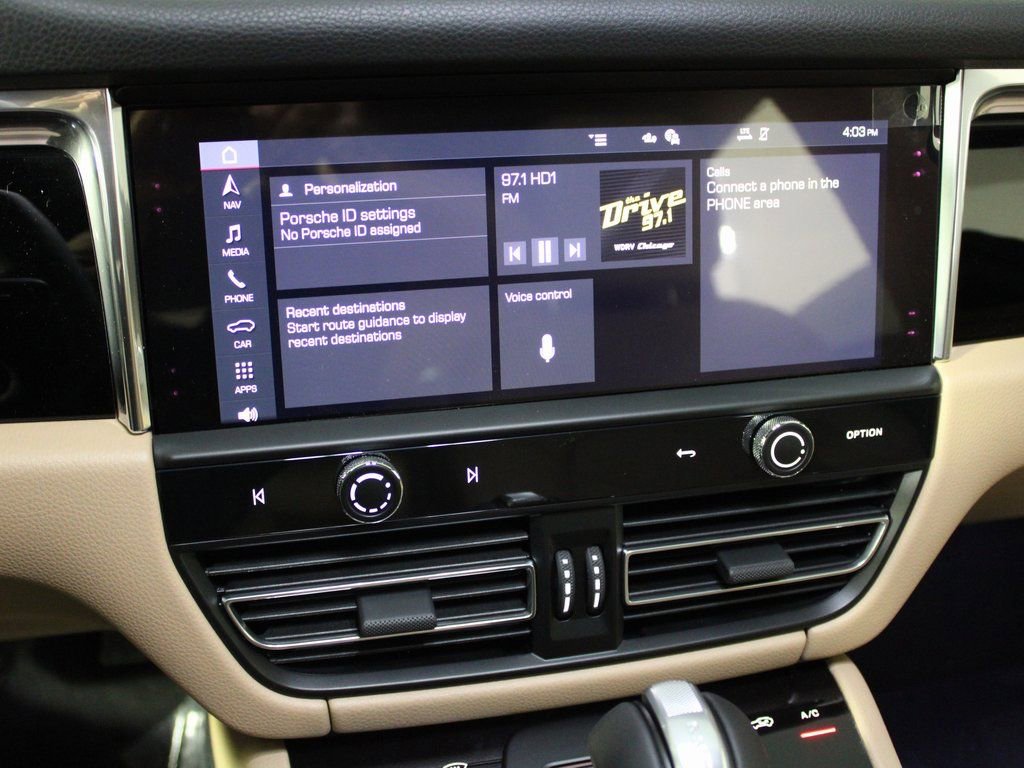 Certified 2025 Porsche Macan AWD/4WD image 24