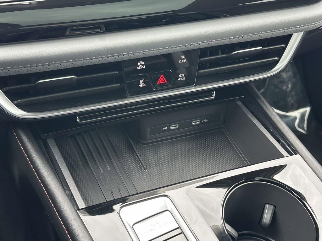 Certified 2025 Volkswagen Atlas Peak Edition SE image 33