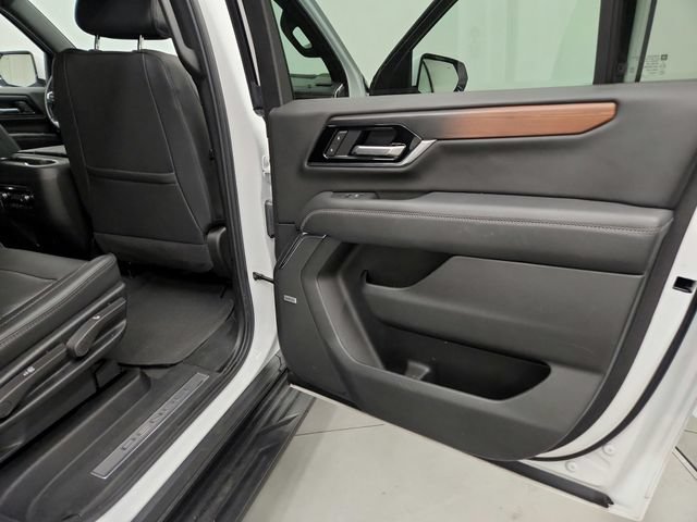 Used 2025 GMC Yukon XL Denali AWD/4WD image 31