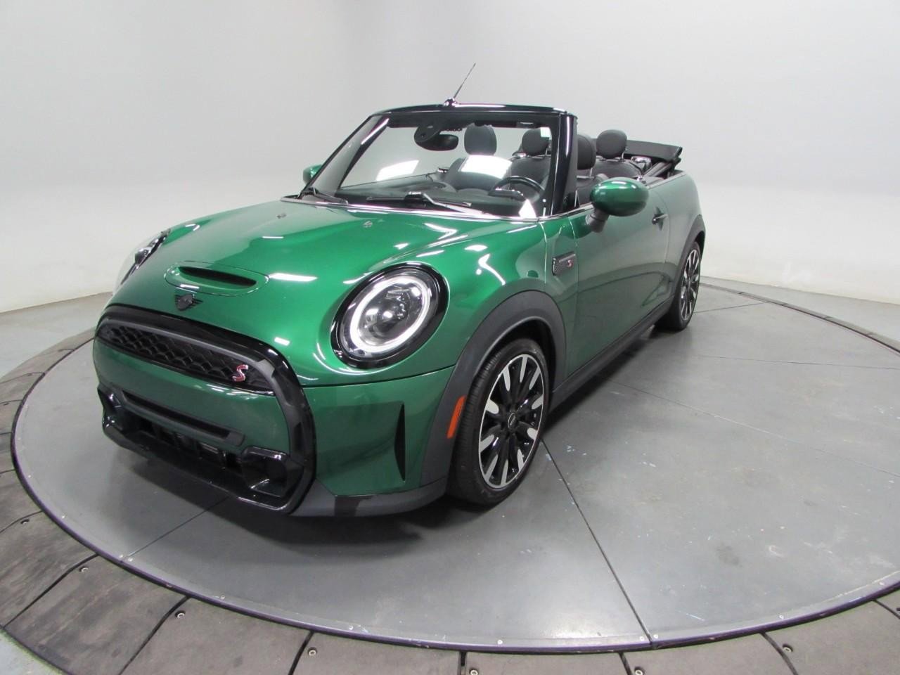 Used 2022 MINI Cooper S w/ Premium Package image 11