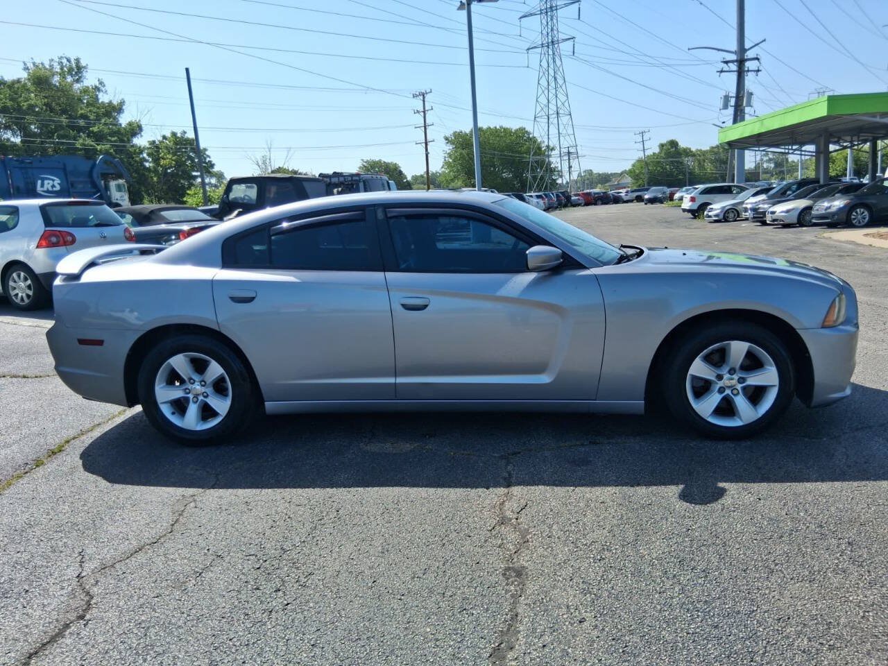 Used 2013 Dodge Charger SE RWD image 4