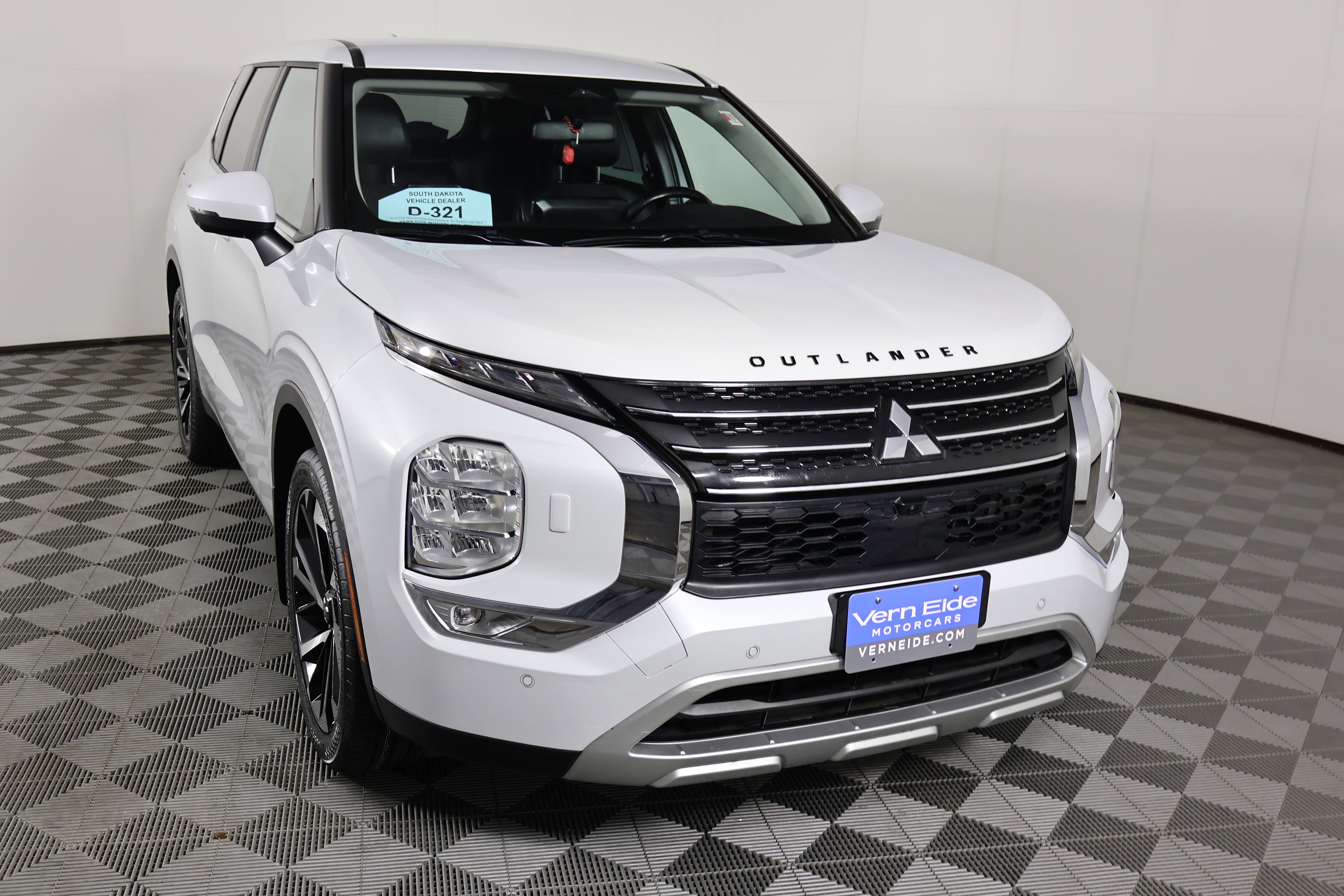 Used 2023 Mitsubishi Outlander SE AWD/4WD image 3