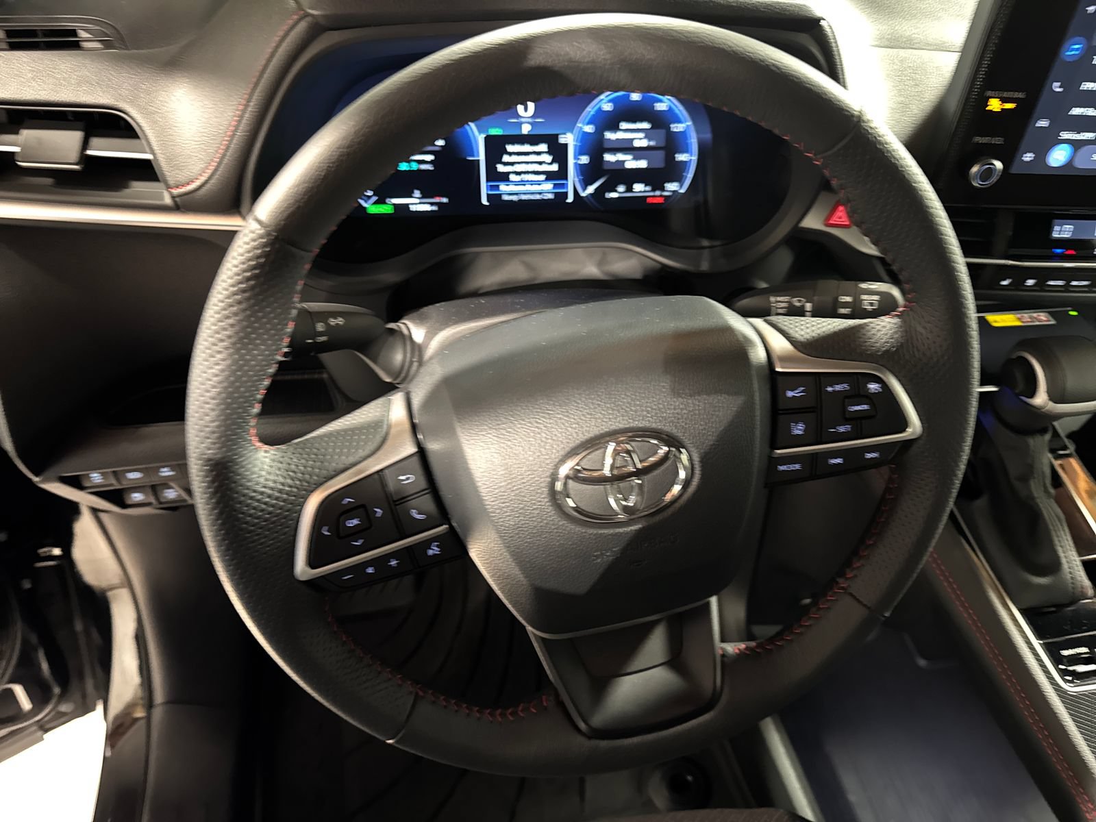 Used 2025 Toyota Sienna XSE w/ XSE Premium Package AWD/4WD image 39