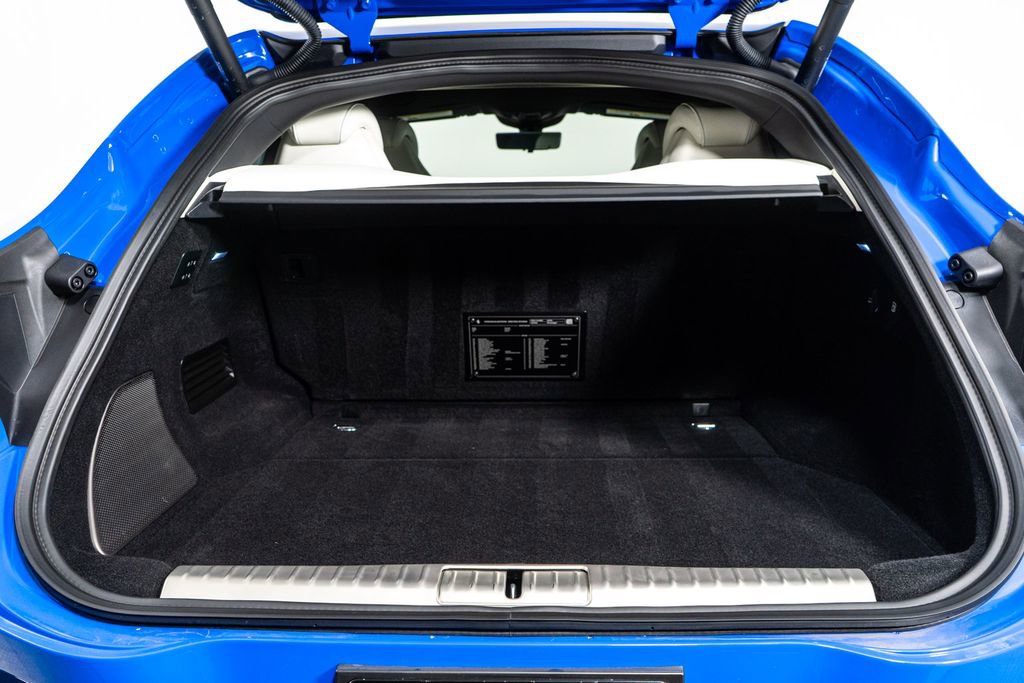 Certified 2025 Ferrari Purosangue Base image 32