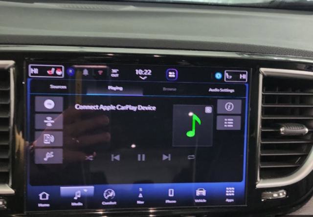 Used 2024 Chrysler Pacifica Limited FWD image 14