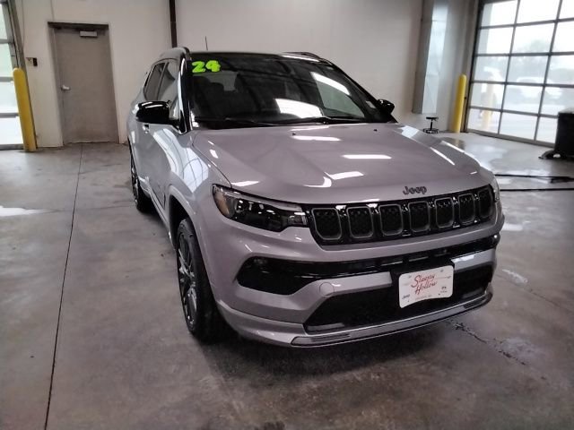 Used 2024 Jeep Compass Limited w/ High Altitude Package AWD/4WD image 8