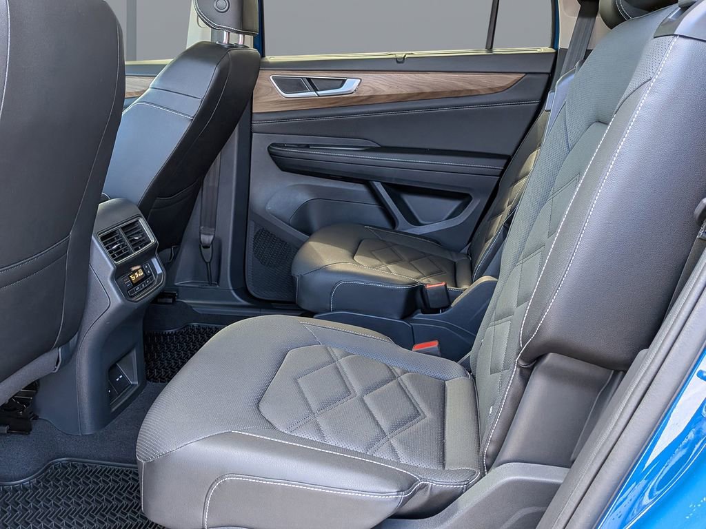 Used 2025 Volkswagen Atlas SE image 13