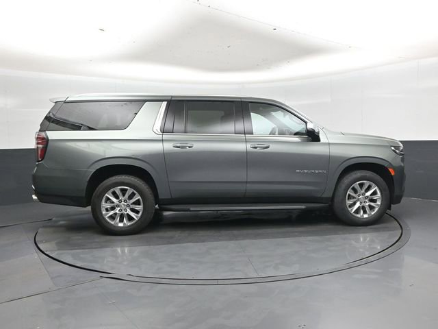 Used 2023 Chevrolet Suburban Premier AWD/4WD image 2
