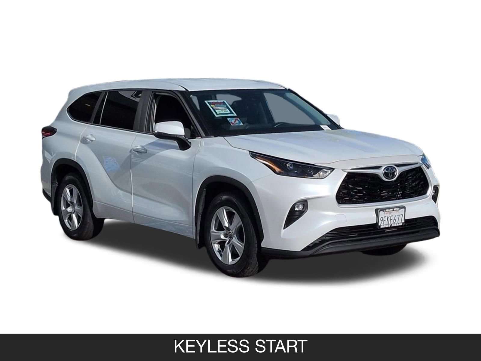 Used 2023 Toyota Highlander LE image 2