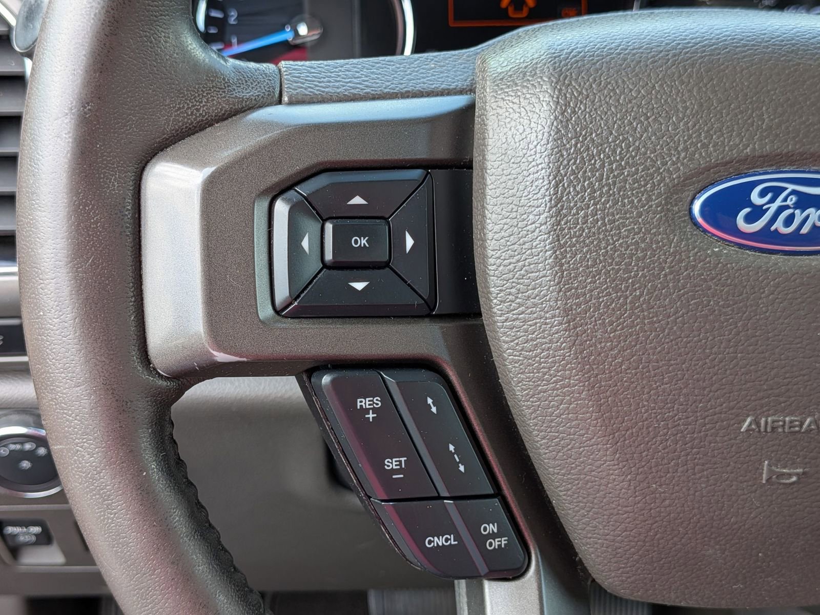 Used 2019 Ford Expedition XLT w/ Equipment Group 202A AWD/4WD image 18