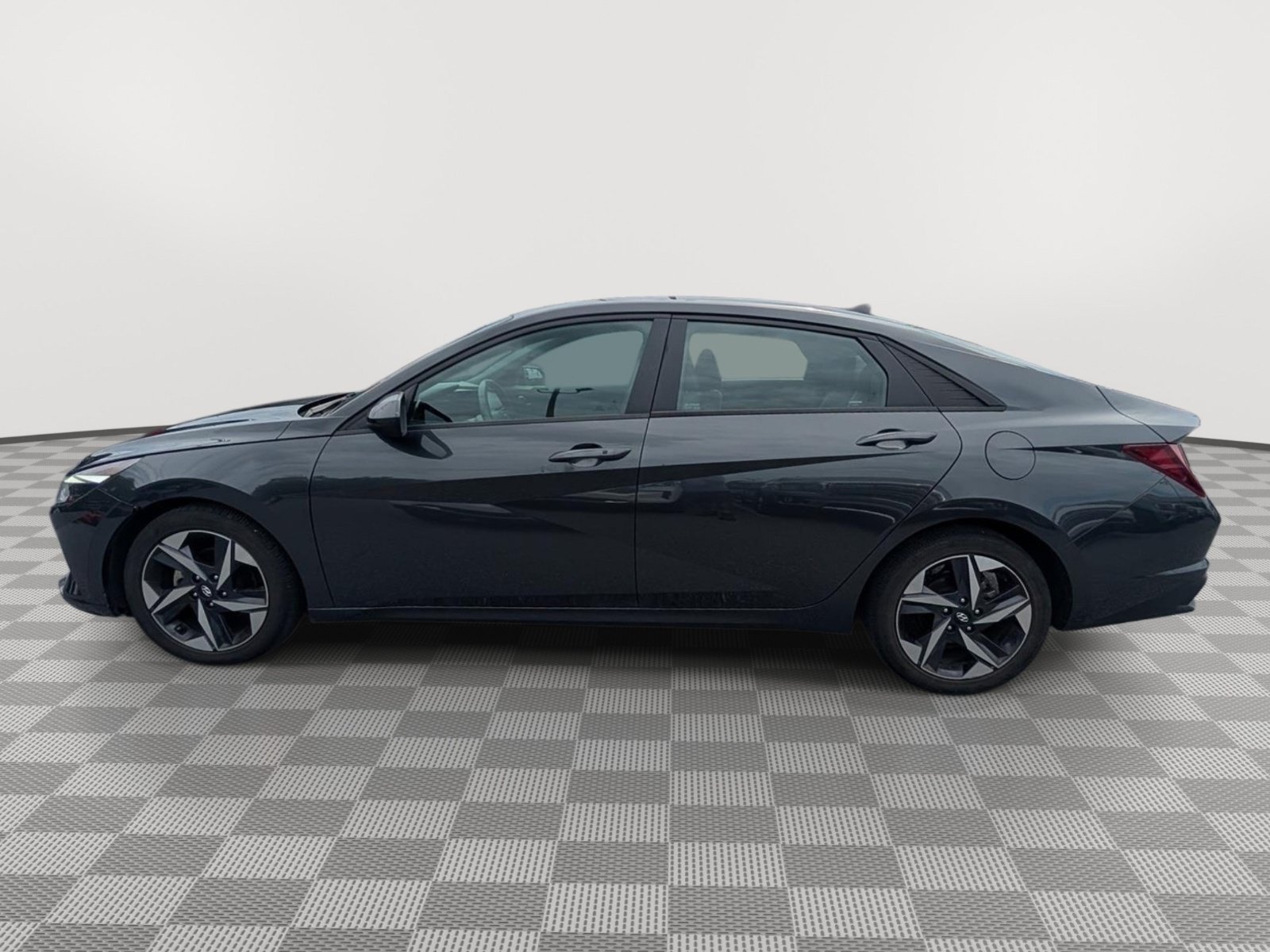 Used 2023 Hyundai Elantra SEL w/ Convenience Package FWD image 2