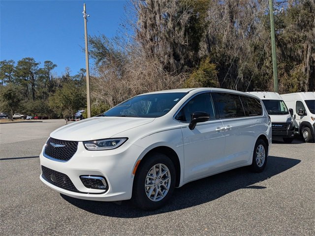 New 2026 Chrysler Pacifica Select image 8