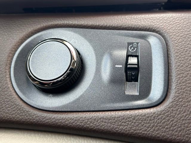 Used 2016 Cadillac SRX Luxury w/ Driver Assist Package FWD image 20