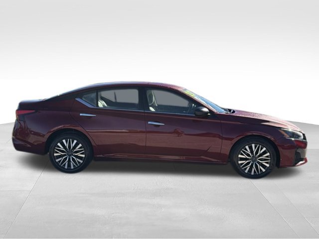 Used 2025 Nissan Altima 2.5 SV FWD image 6