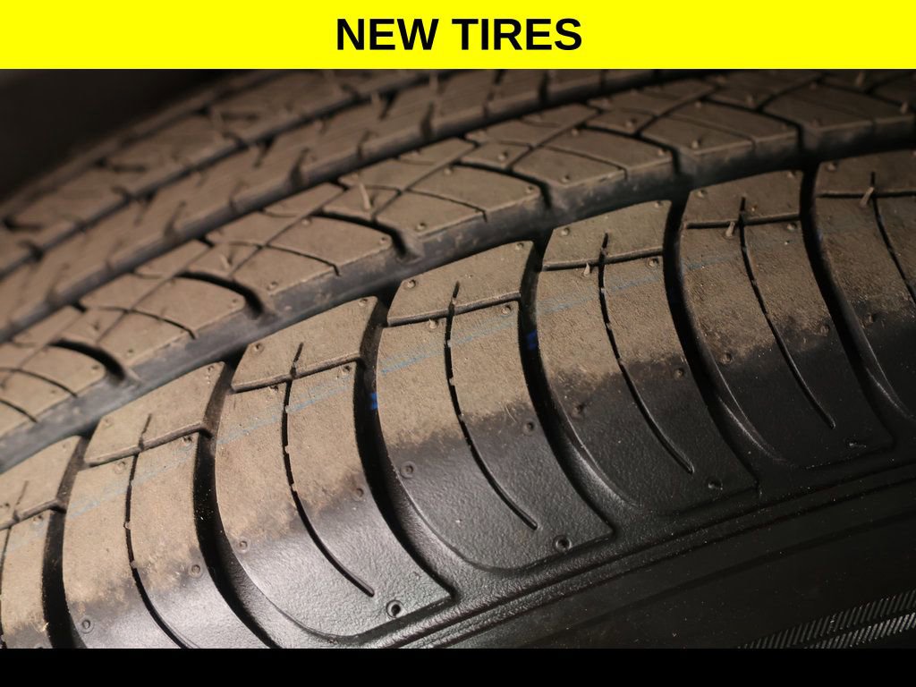 Used 2023 Chevrolet Traverse LS image 5