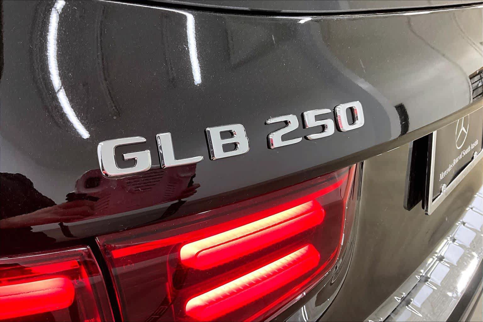Used 2026 Mercedes-Benz GLB 250 4MATIC image 15