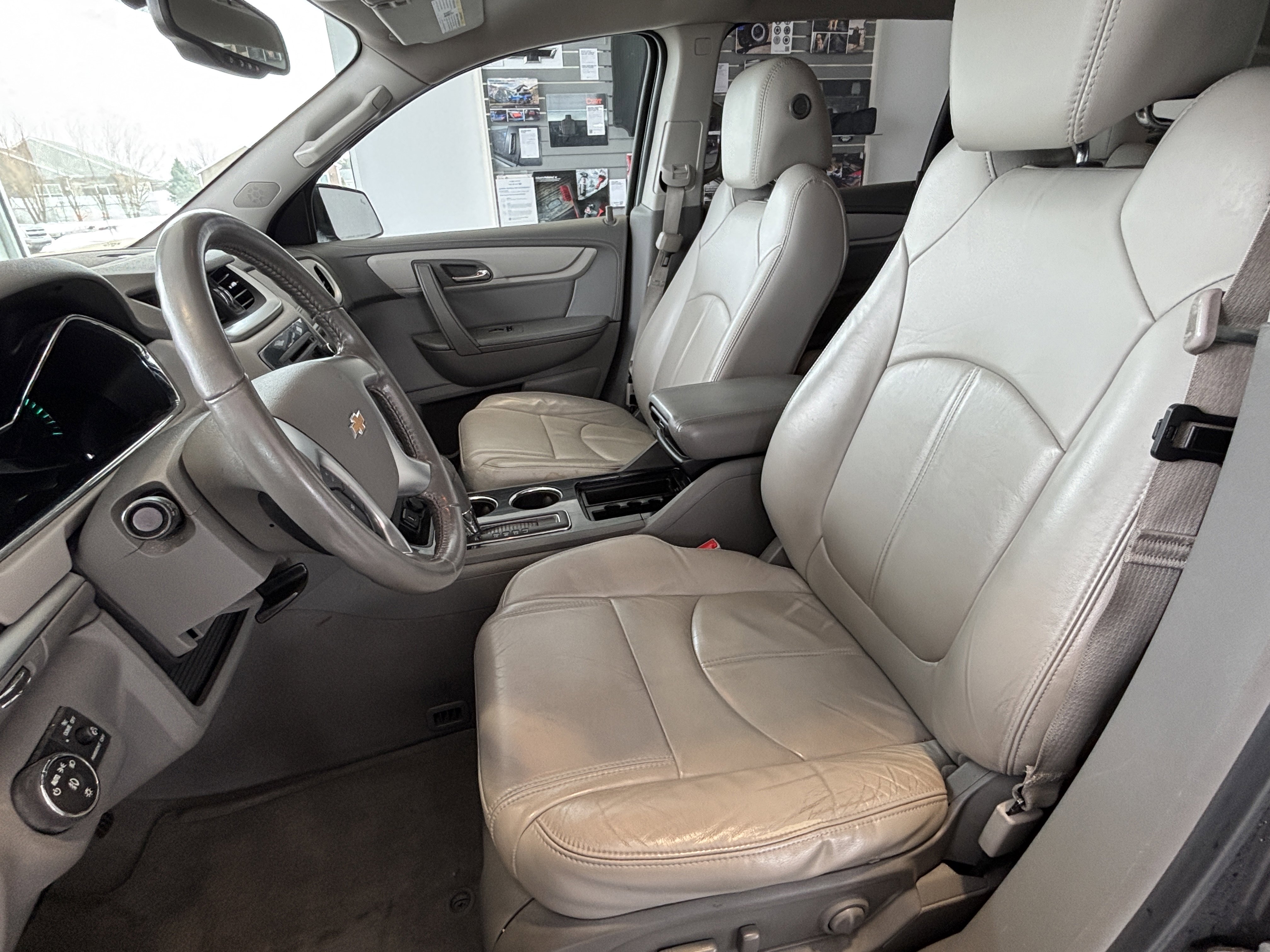 Used 2016 Chevrolet Traverse LT image 7