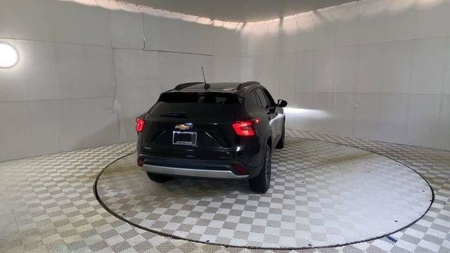 Used 2024 Chevrolet Trax LT w/ Driver Confidence Package FWD image 2