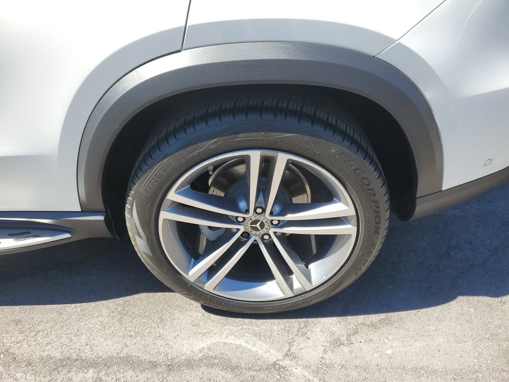 Used 2022 Mercedes-Benz GLE 350 4MATIC w/ Premium Package image 9