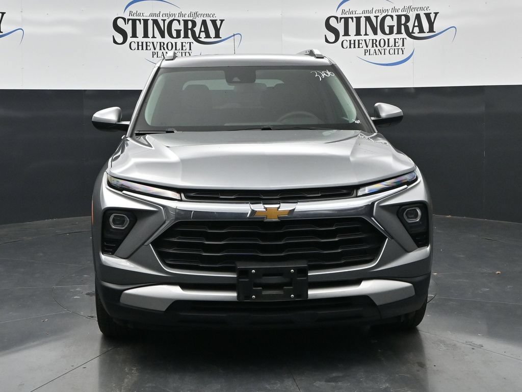 Used 2025 Chevrolet TrailBlazer LT FWD image 2