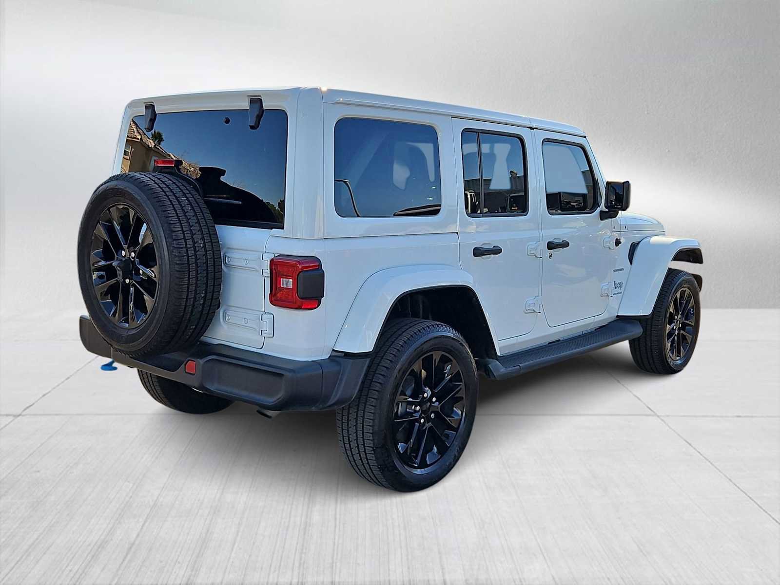 Used 2023 Jeep Wrangler Sahara image 8