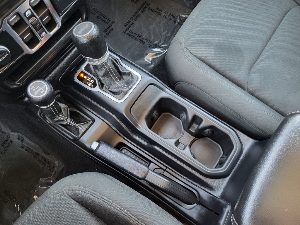 Used 2021 Jeep Wrangler Unlimited Sahara AWD/4WD image 15