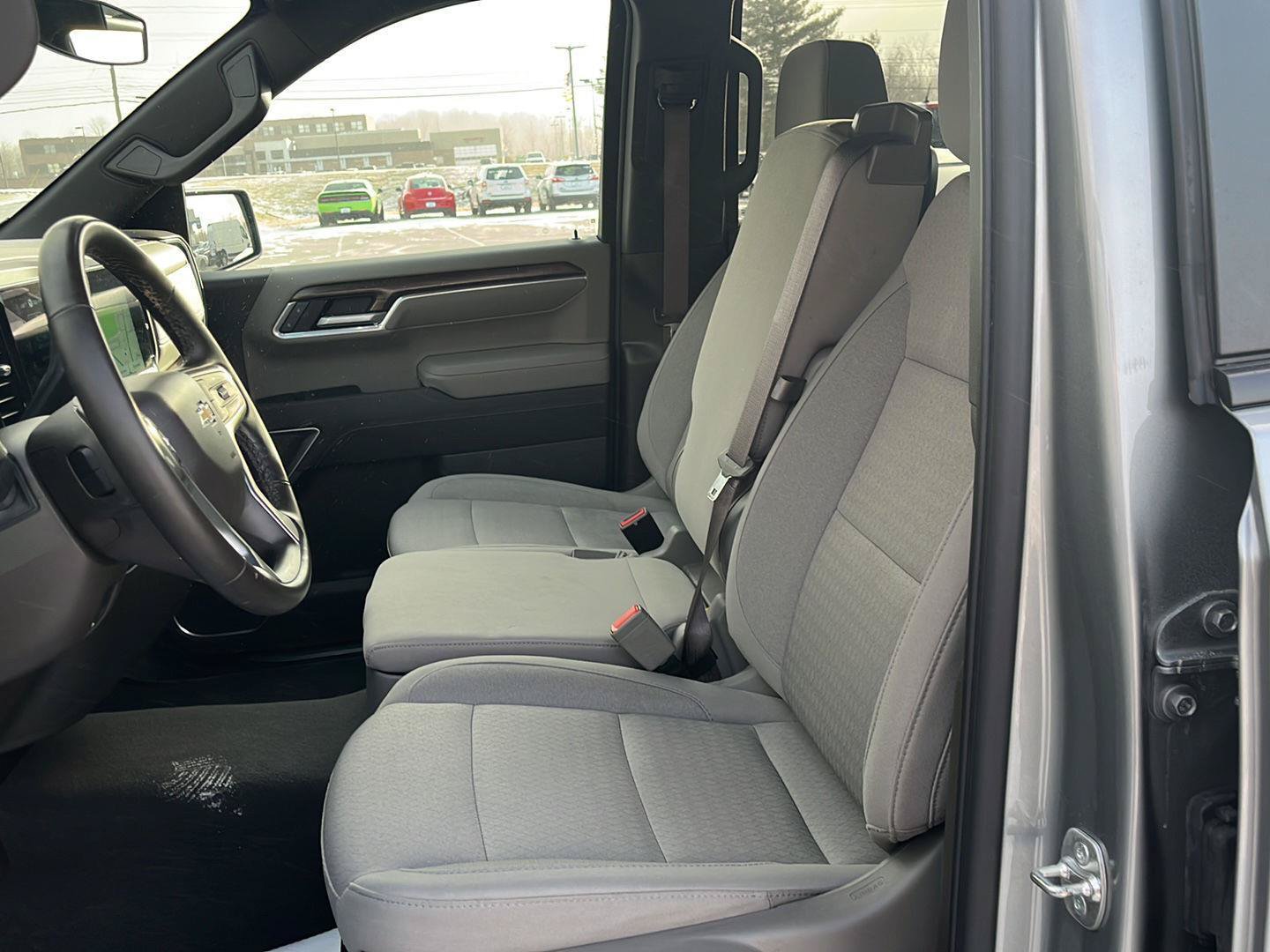 Used 2025 Chevrolet Silverado 1500 LT AWD/4WD image 26