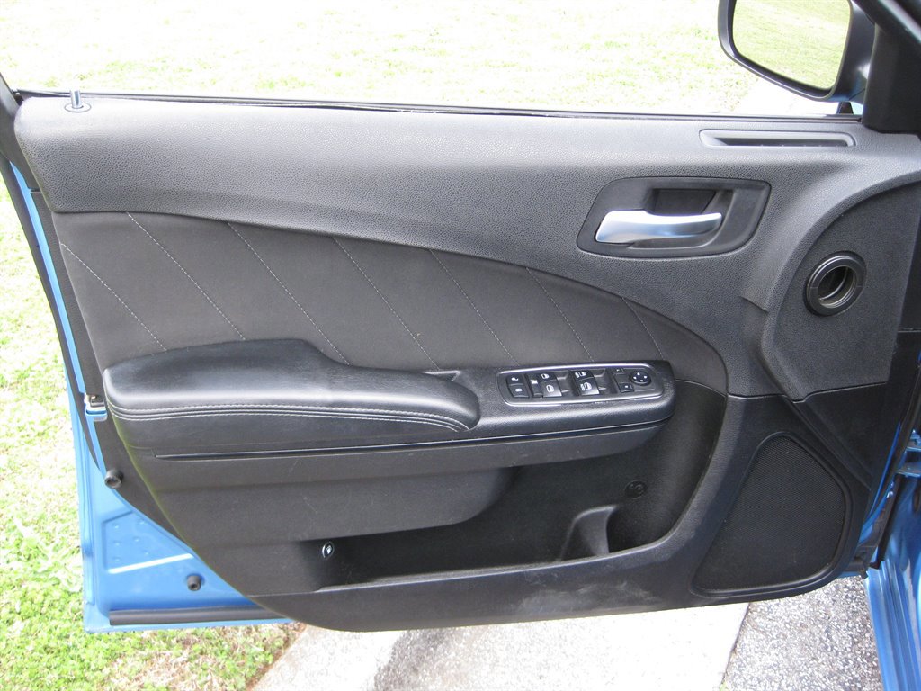 Used 2019 Dodge Charger SXT w/ Plus Group image 10